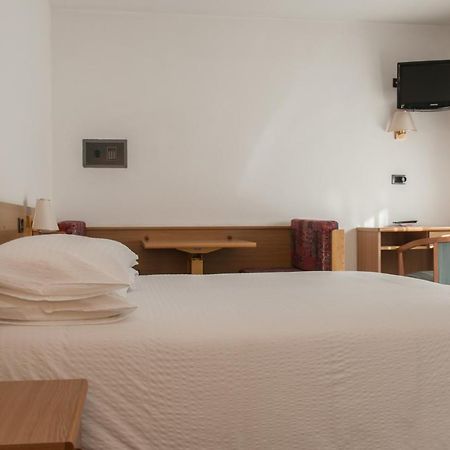 Hotel Ai Pini วีโก ดี ฟาสซา ภายนอก รูปภาพ
