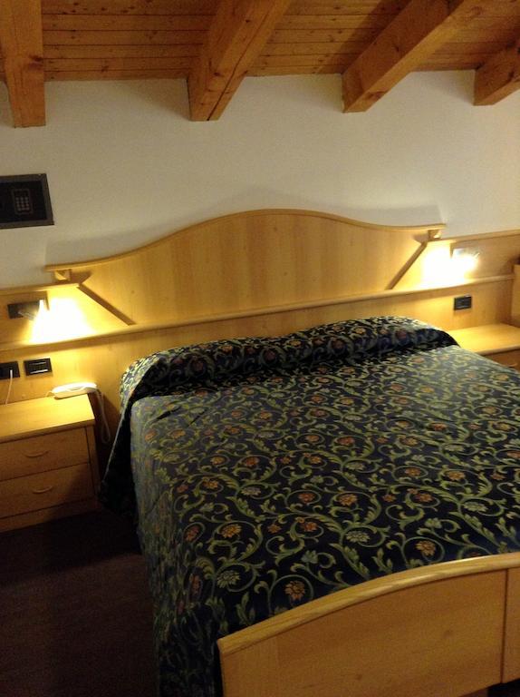 Hotel Ai Pini วีโก ดี ฟาสซา ภายนอก รูปภาพ
