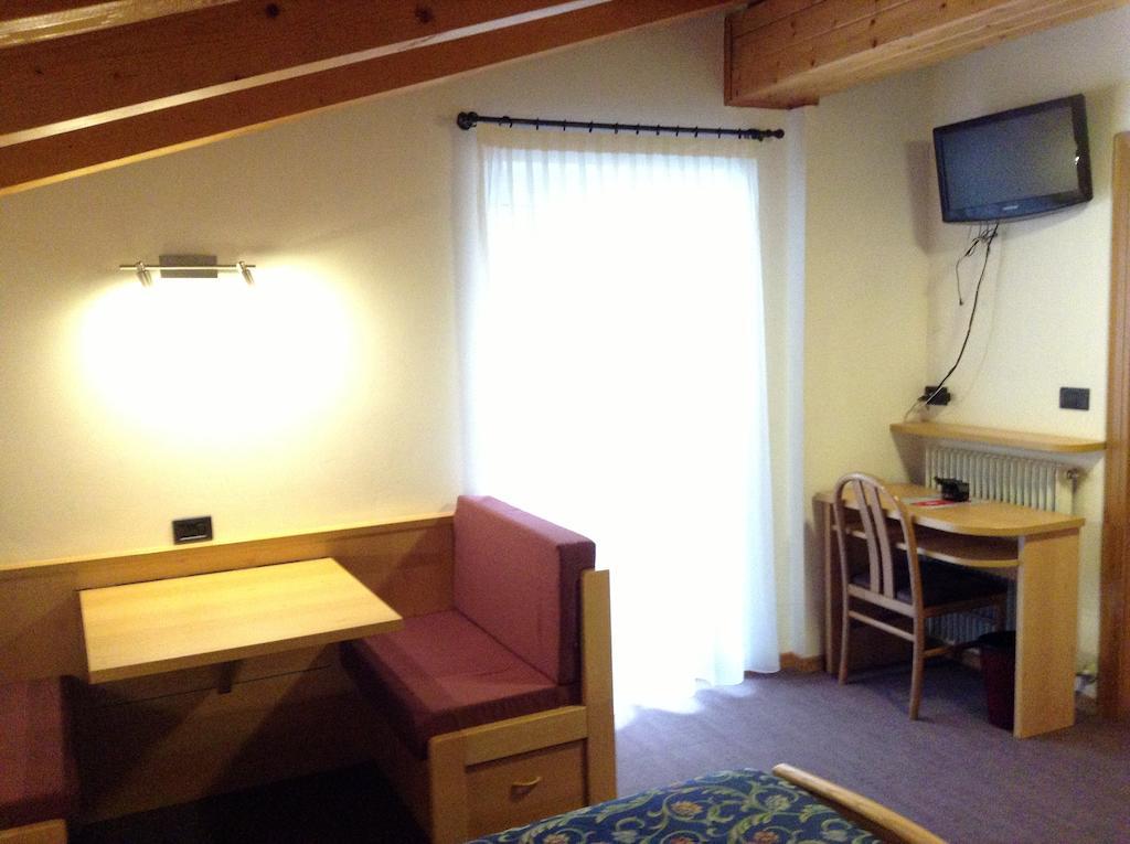 Hotel Ai Pini วีโก ดี ฟาสซา ภายนอก รูปภาพ