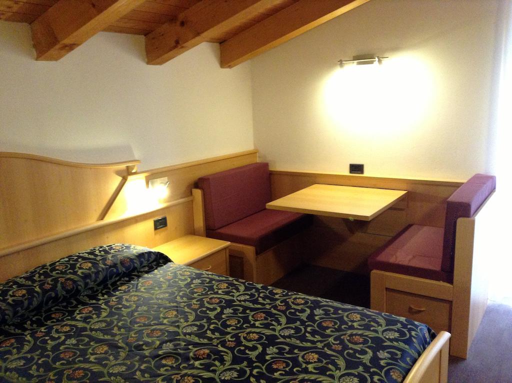 Hotel Ai Pini วีโก ดี ฟาสซา ภายนอก รูปภาพ