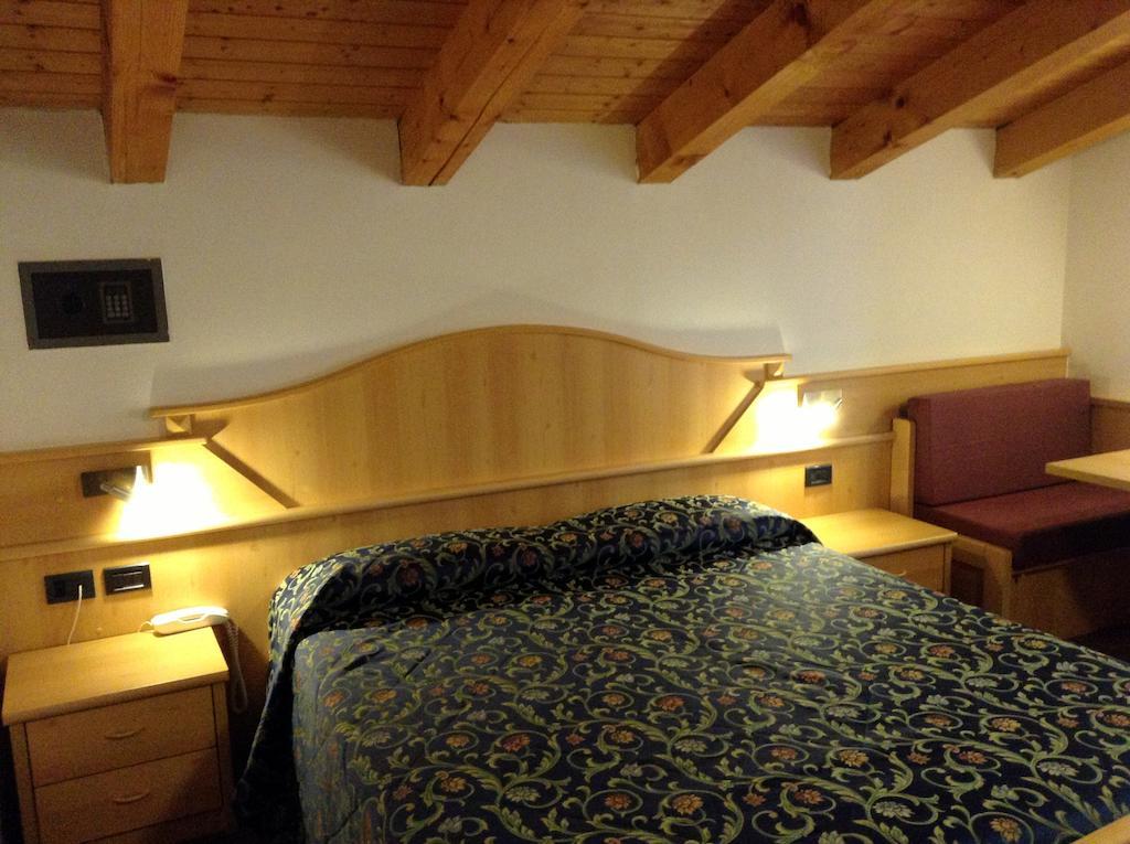 Hotel Ai Pini วีโก ดี ฟาสซา ภายนอก รูปภาพ
