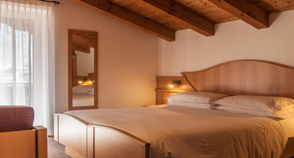 Hotel Ai Pini วีโก ดี ฟาสซา ภายนอก รูปภาพ