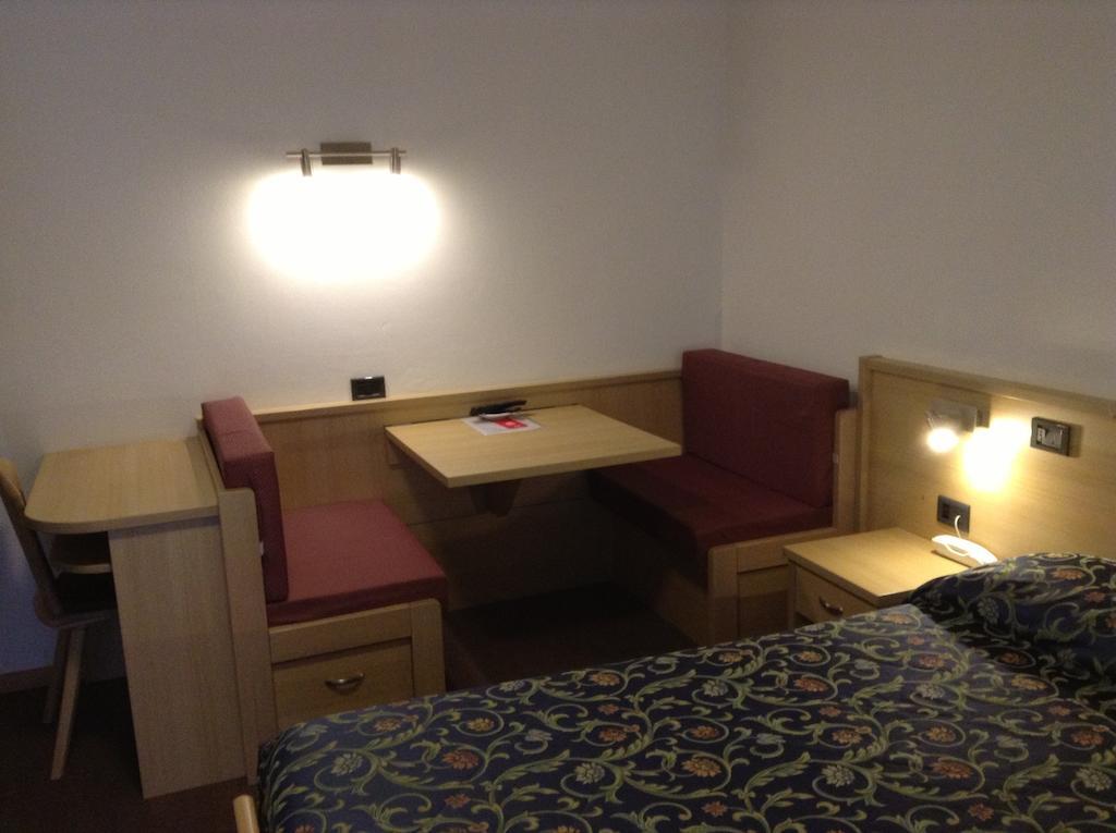 Hotel Ai Pini วีโก ดี ฟาสซา ภายนอก รูปภาพ