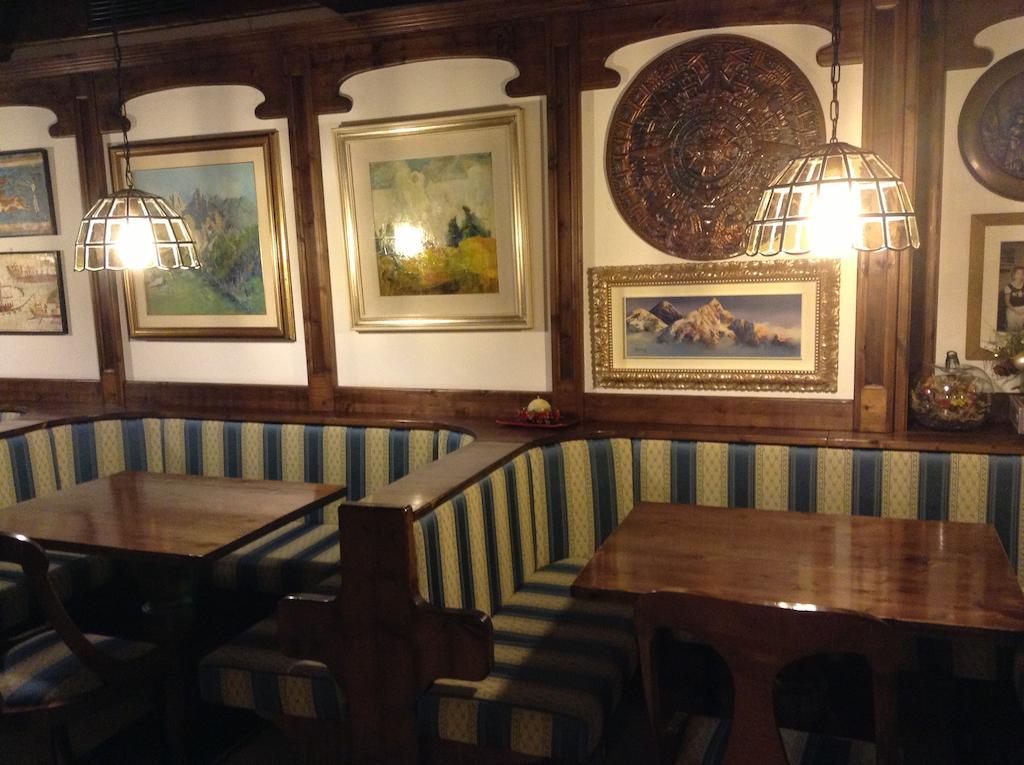 Hotel Ai Pini วีโก ดี ฟาสซา ภายนอก รูปภาพ