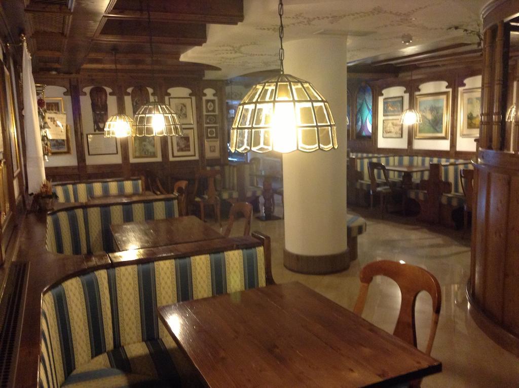Hotel Ai Pini วีโก ดี ฟาสซา ภายนอก รูปภาพ