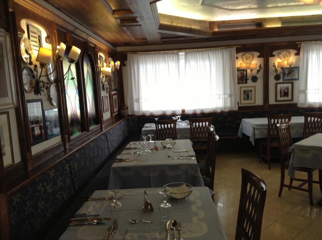 Hotel Ai Pini วีโก ดี ฟาสซา ภายนอก รูปภาพ