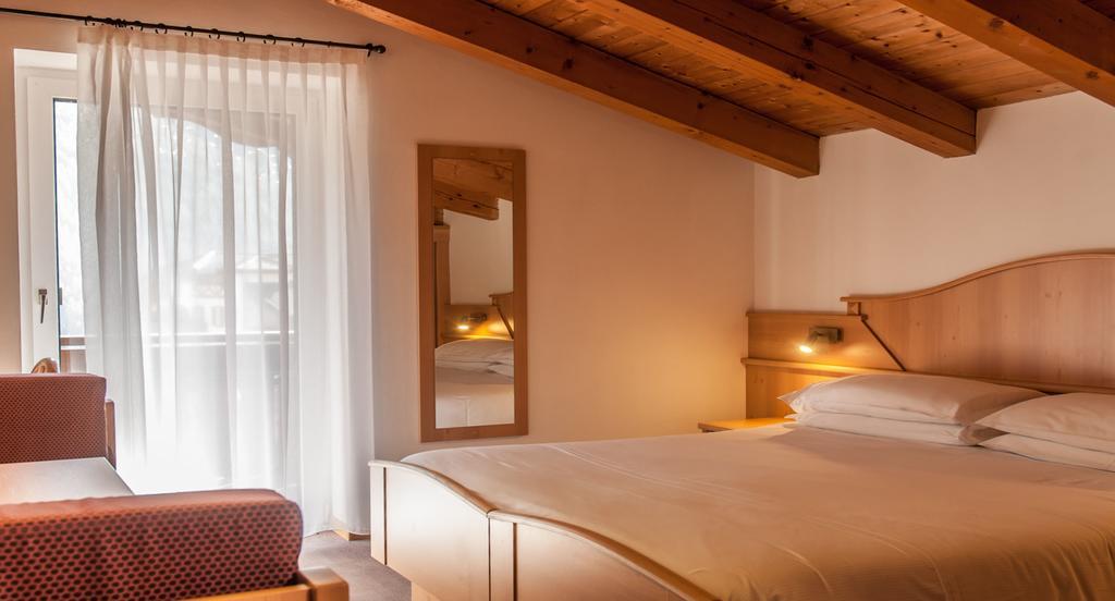 Hotel Ai Pini วีโก ดี ฟาสซา ภายนอก รูปภาพ