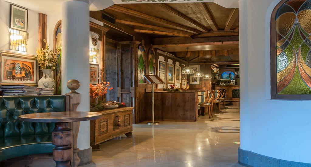 Hotel Ai Pini วีโก ดี ฟาสซา ภายนอก รูปภาพ