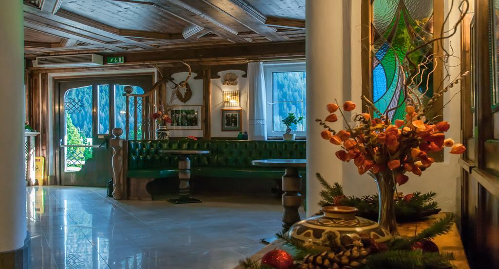 Hotel Ai Pini วีโก ดี ฟาสซา ภายนอก รูปภาพ