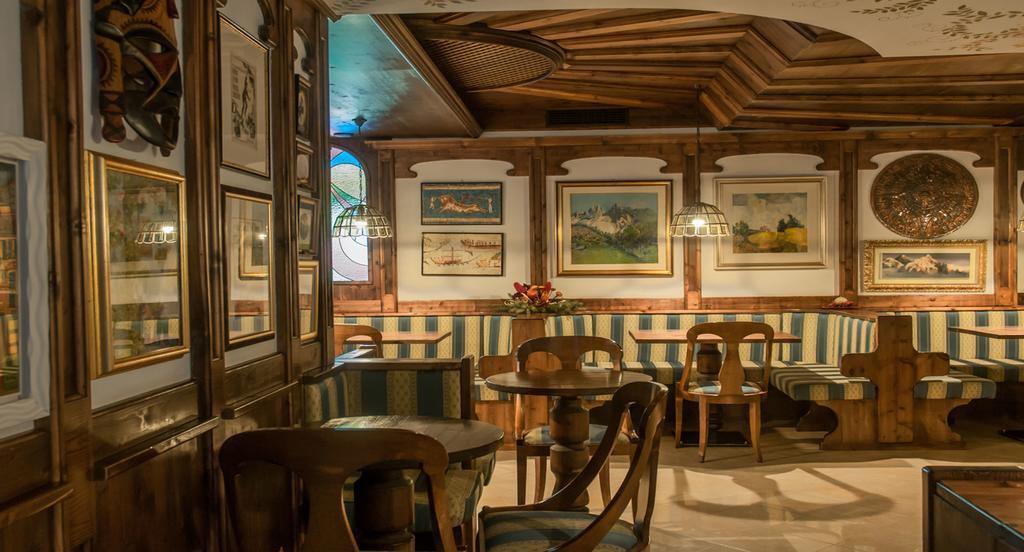 Hotel Ai Pini วีโก ดี ฟาสซา ภายนอก รูปภาพ