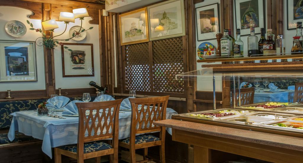 Hotel Ai Pini วีโก ดี ฟาสซา ภายนอก รูปภาพ