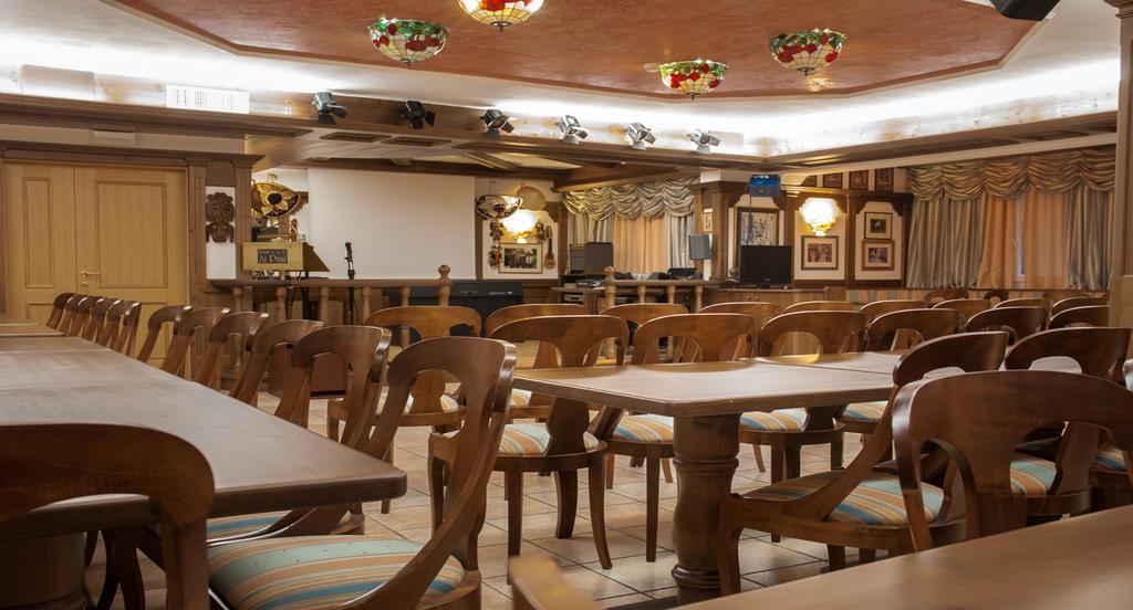 Hotel Ai Pini วีโก ดี ฟาสซา ภายนอก รูปภาพ