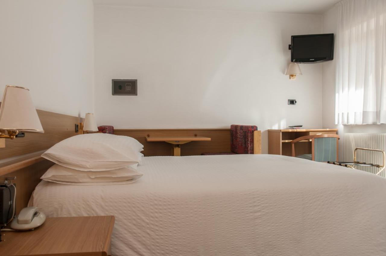 Hotel Ai Pini วีโก ดี ฟาสซา ภายนอก รูปภาพ